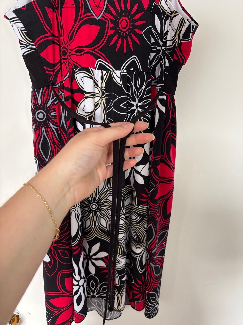 Suzy Shier Y2K Black, Red & White Floral Empire-Waist Midi Dress - Picture 5 of 5